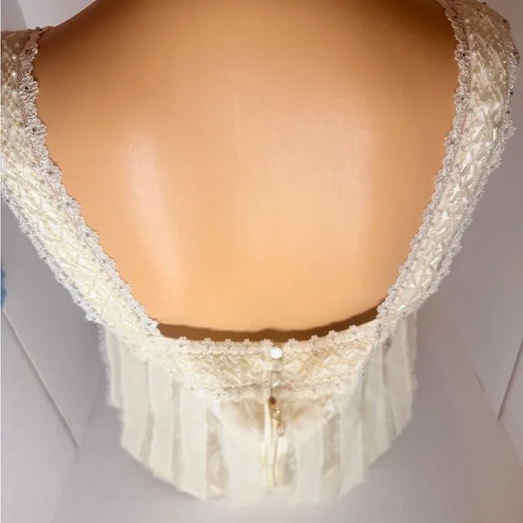 St. John NWT silk top sz 8